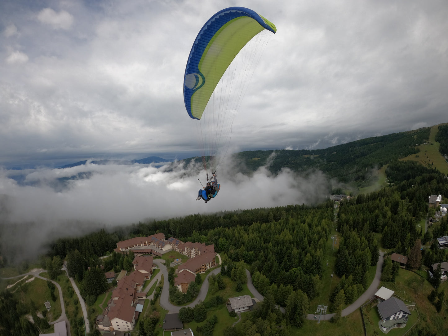 Gleitschirm-Tandemflug (Gerlitzen, Österreich)